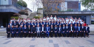 初心不改，穩步向前